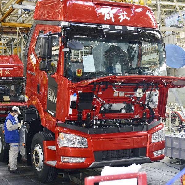 進氣格柵總成模具