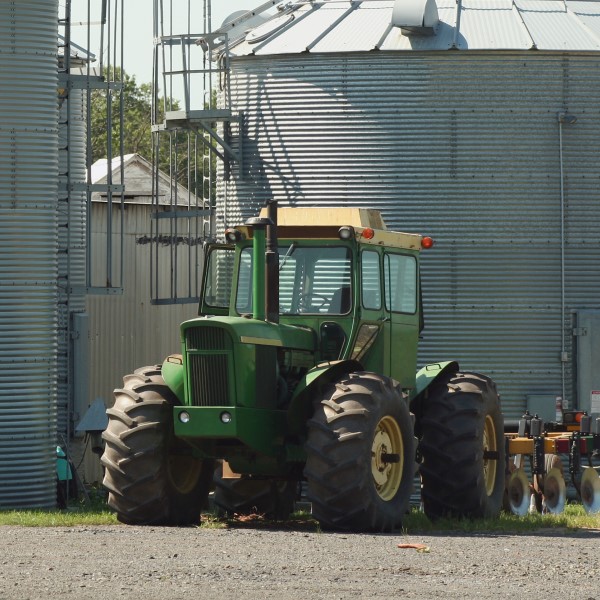 拖拉機發(fā)動機保護罩模具